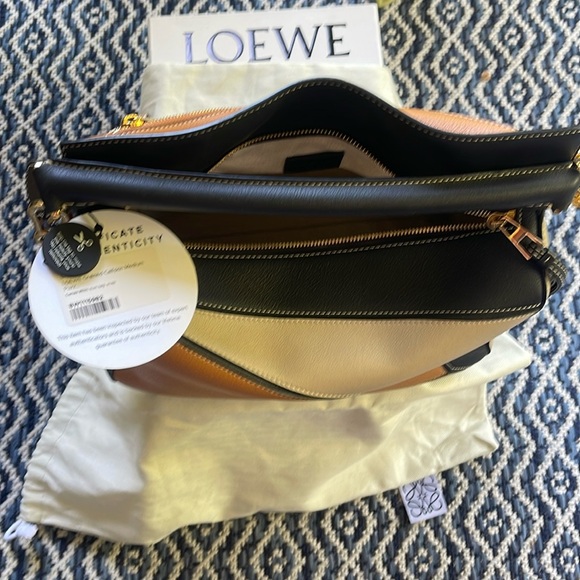 EUC LOEWE Medium Original Puzzle in Rare, HTF Black, Amber & Light Oat w/ Feet! - Picture 15 of 16